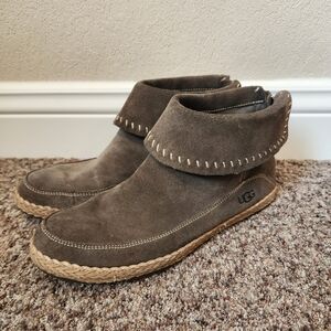 UGGs Varney Women's Grey Moccasin Suede Ancle Boho Bootie Shoes Boots - Size 10